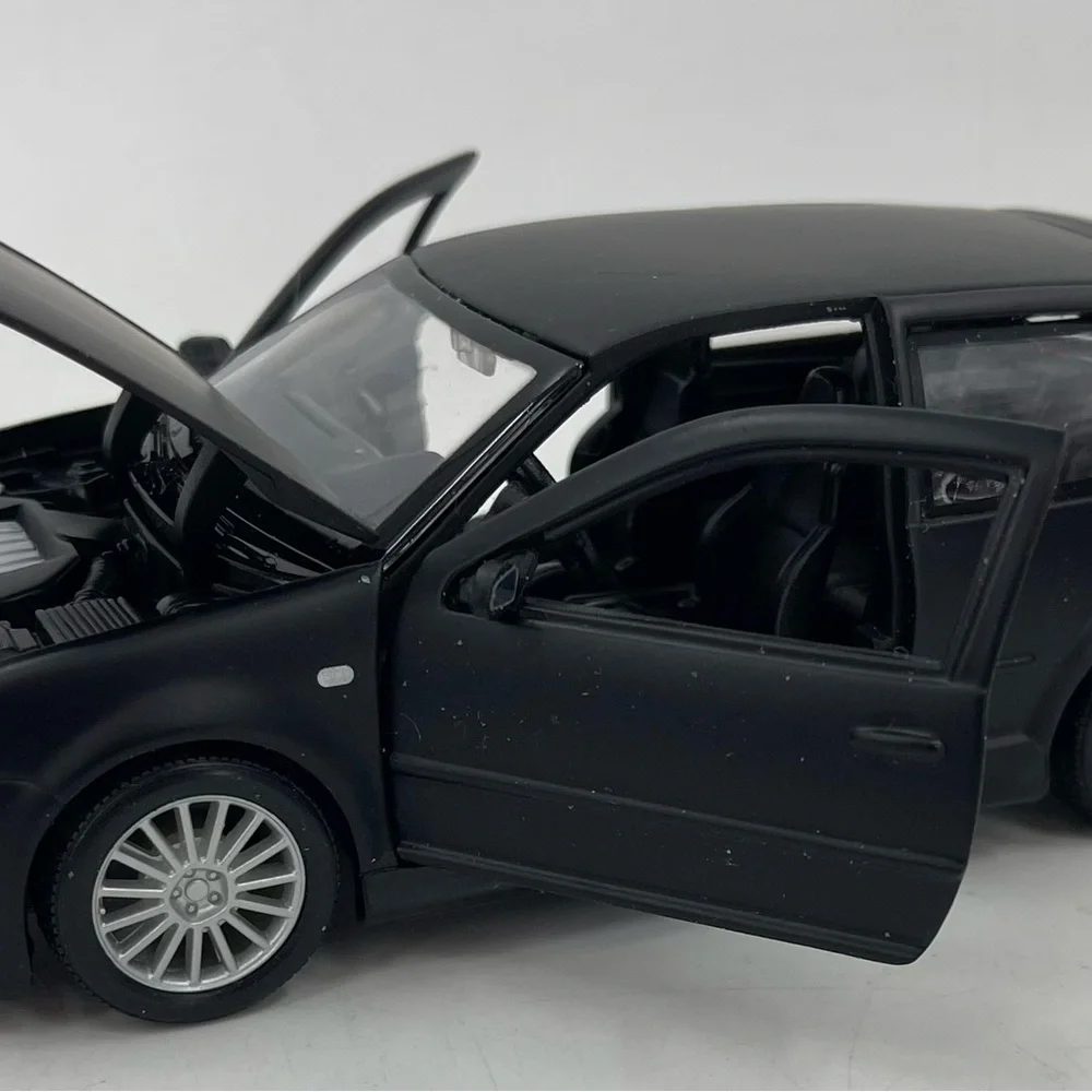 VW Volkswagen Golf‎ Rabbit 4 R32 Black Diecast Model Car 37290 Maisto 1:24 Doors